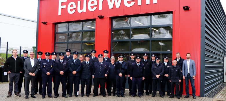 Vor dem neuen Feuerwehrgerätehaus in Montabaur-Horressen präsentiert sich die gut aufgestellte Löschgruppe Horressen-Elgendorf.