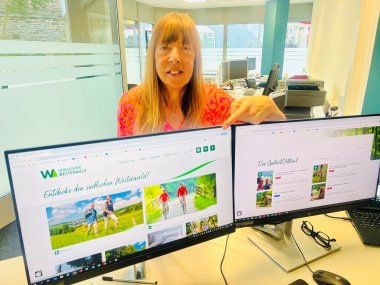 Karin Maas präsentiert die neue Website vom südlichen Westerwald.