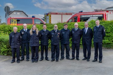 Die neue Wehrführung der Feuerwehr Augst sowie die Verantwortlichen für die Feuerwehren in der Verbandsgemeinde Montabaur.